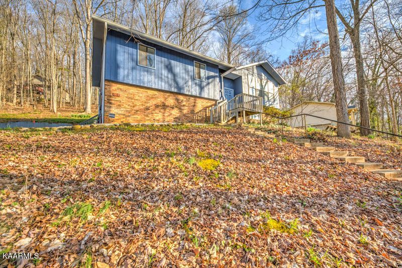 110 Trenton Dr, Oak Ridge, TN 37830