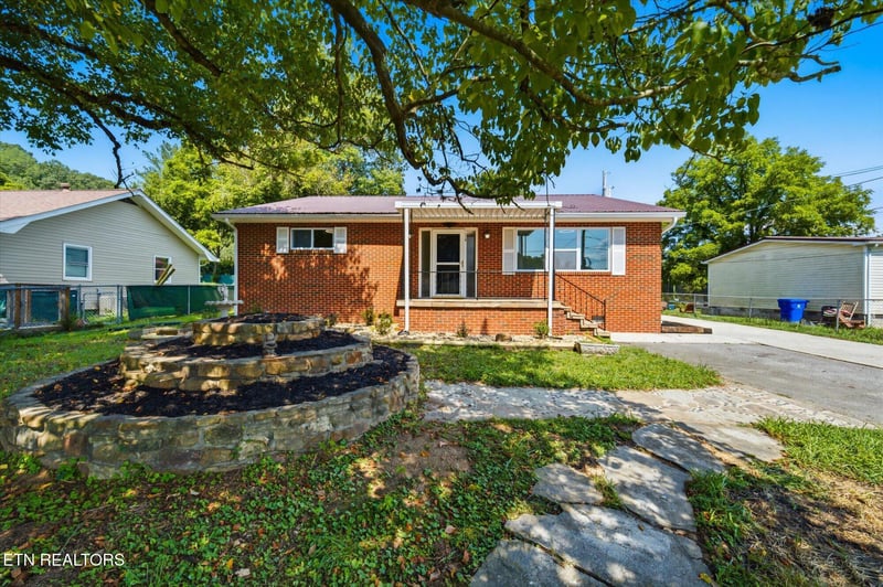 110 Vann Dr, Harriman, TN 37748