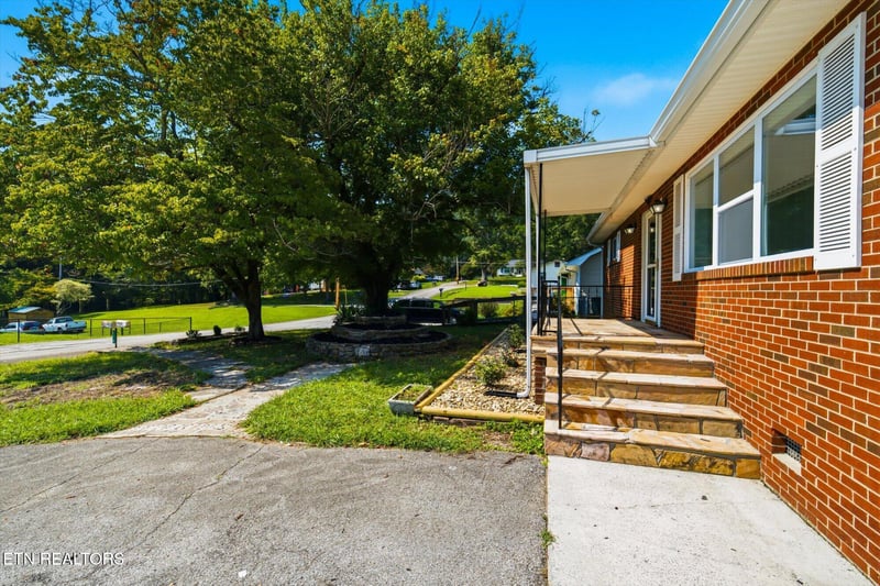 110 Vann Dr, Harriman, TN 37748