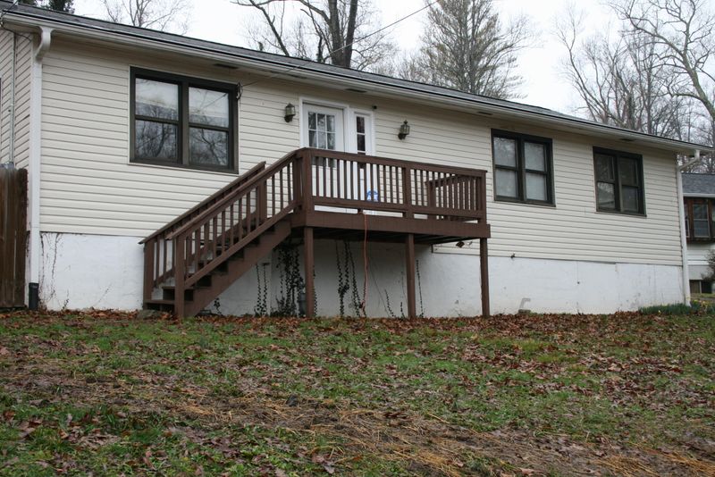 110 Wakefield Rd, Oak Ridge, TN 37830