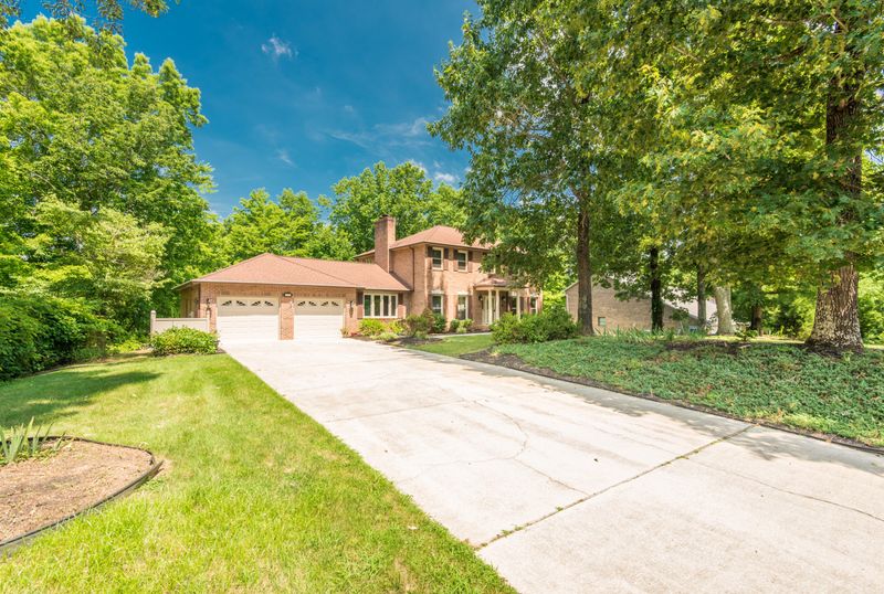 110 Whippoorwill Dr, Oak Ridge, TN 37830