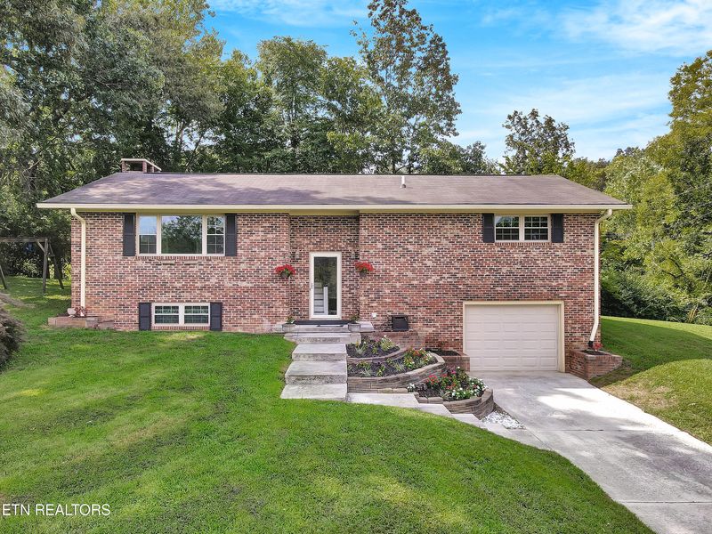 110 White Tail Ln, Clinton, TN 37716