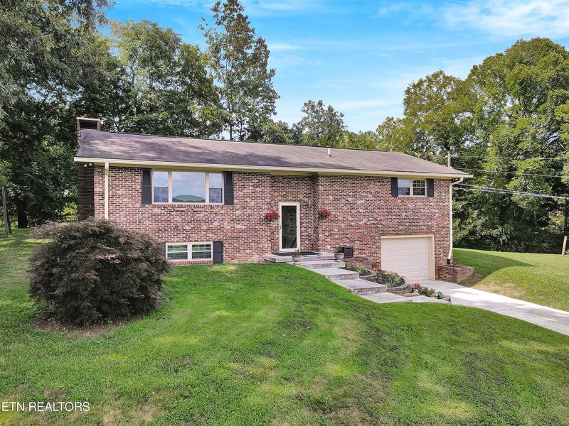 110 White Tail Ln, Clinton, TN 37716