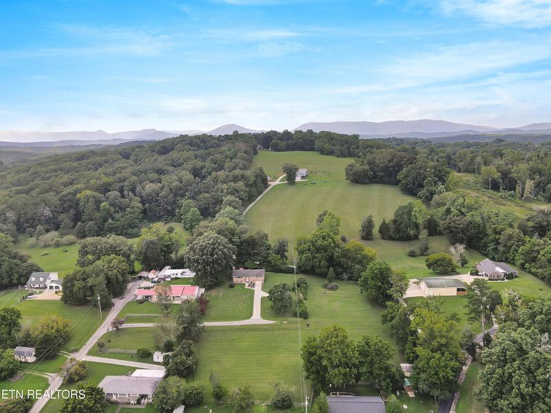 110 White Tail Ln, Clinton, TN 37716