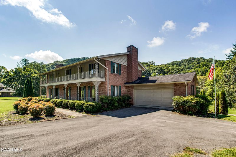 110 Wiltshire Dr, Oak Ridge, TN 37830