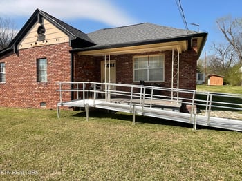 1100 8th St, Etowah, TN 37331