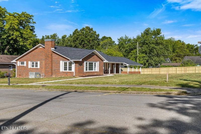 1100 Washington Ave, Etowah, TN 37331