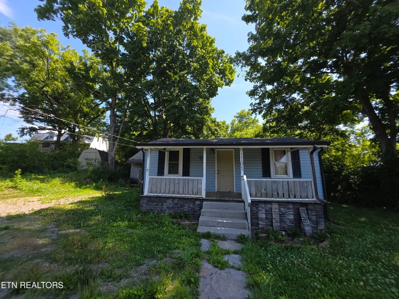 1101 Beardshire St, Sweetwater, TN 37874