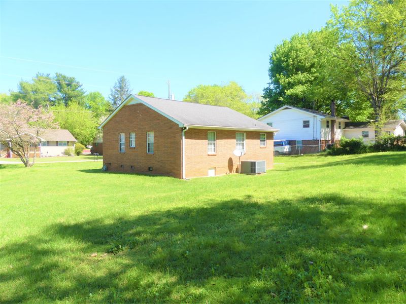1101 Coosa St, Athens, TN 37303