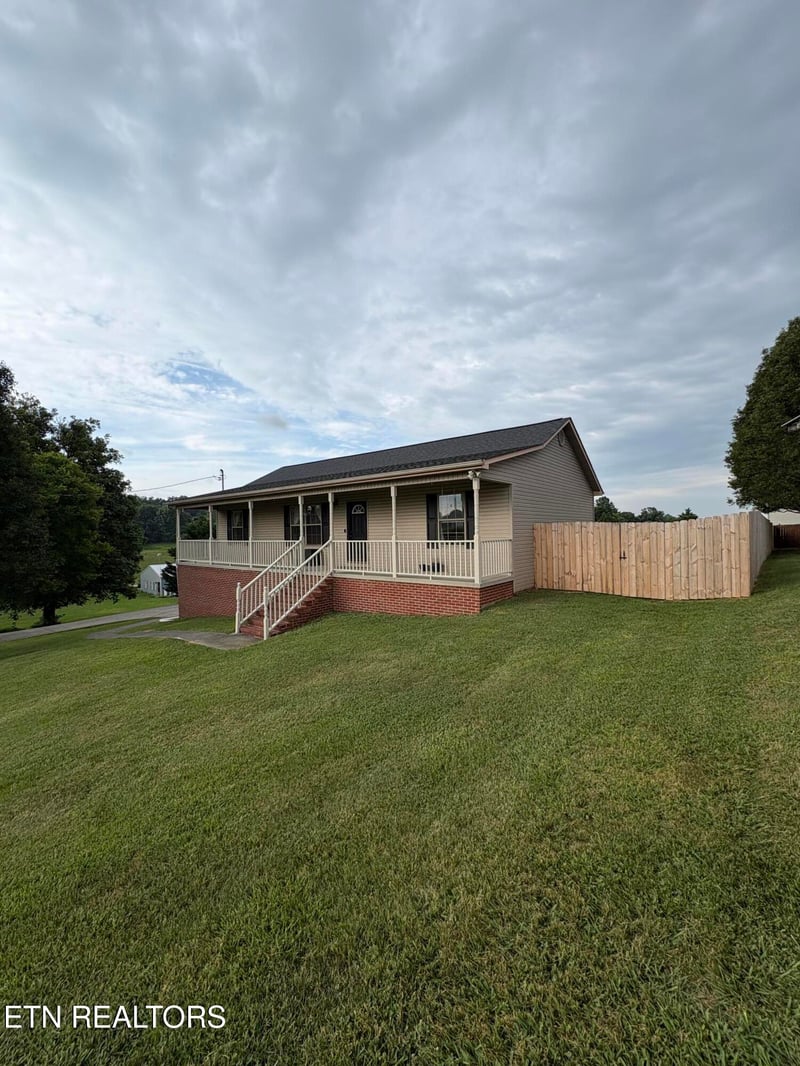 1101 Greenbriar Rd, Talbott, TN 37877