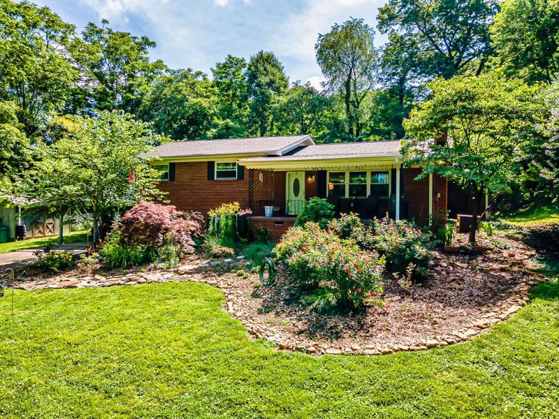 11012 Thornton Dr, Knoxville, TN 37934