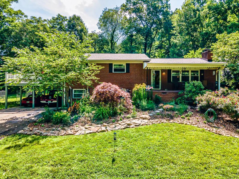 11012 Thornton Dr, Knoxville, TN 37934