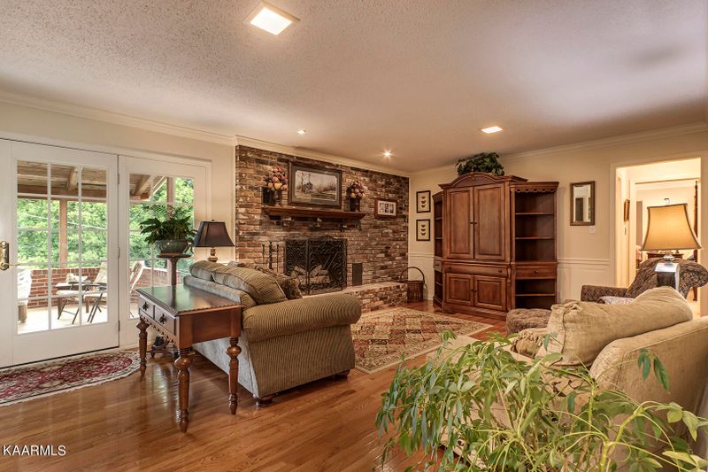 1102 Eagle Bend Road Rd, Clinton, TN 37716