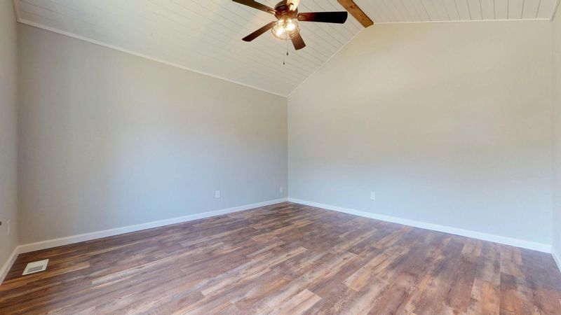 1102 Overton Pl, Knoxville, TN 37917