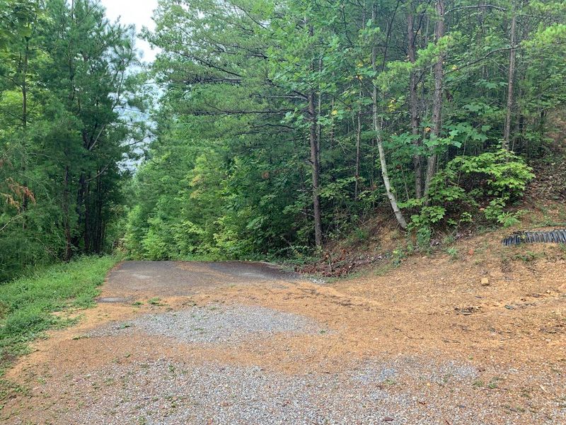 1102 Pine Mountain Rd, Sevierville, TN 37862