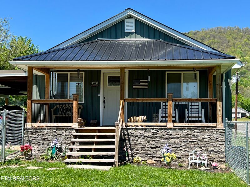 1102 W Central Ave, Lafollette, TN 37766