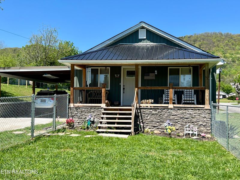 1102 W Central Ave, Lafollette, TN 37766
