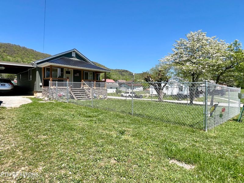 1102 W Central Ave, Lafollette, TN 37766