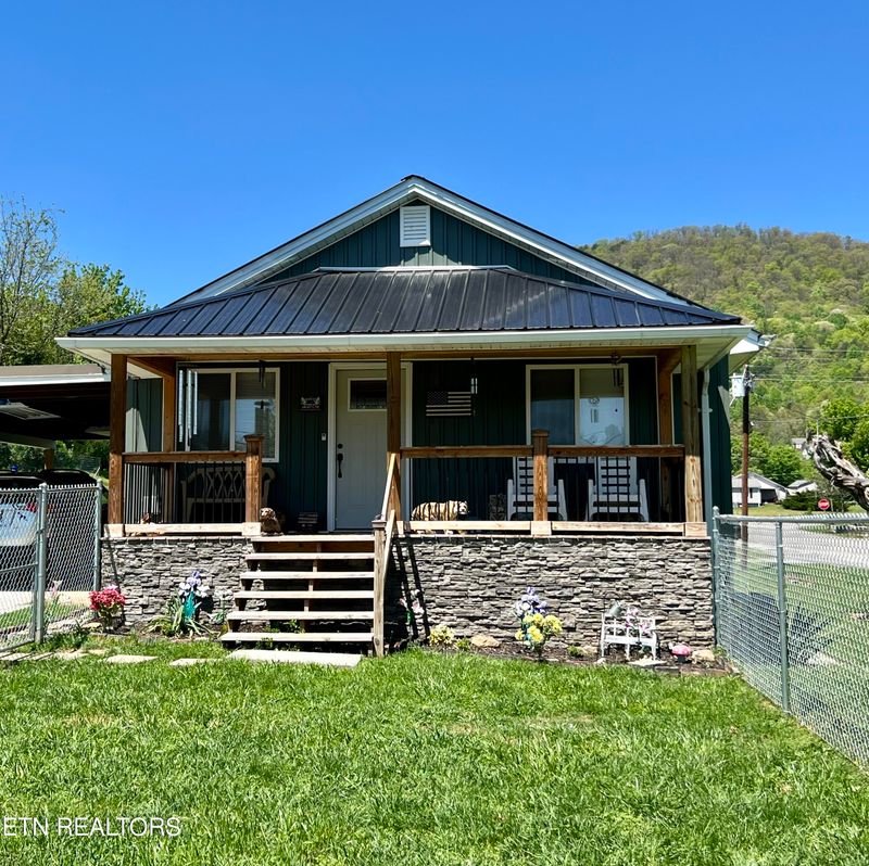 1102 W Central Ave, Lafollette, TN 37766