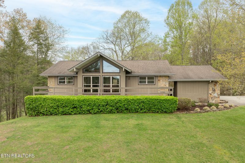 1102 Winding Dr, Sevierville, TN 37876