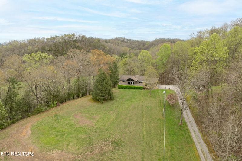 1102 Winding Dr, Sevierville, TN 37876