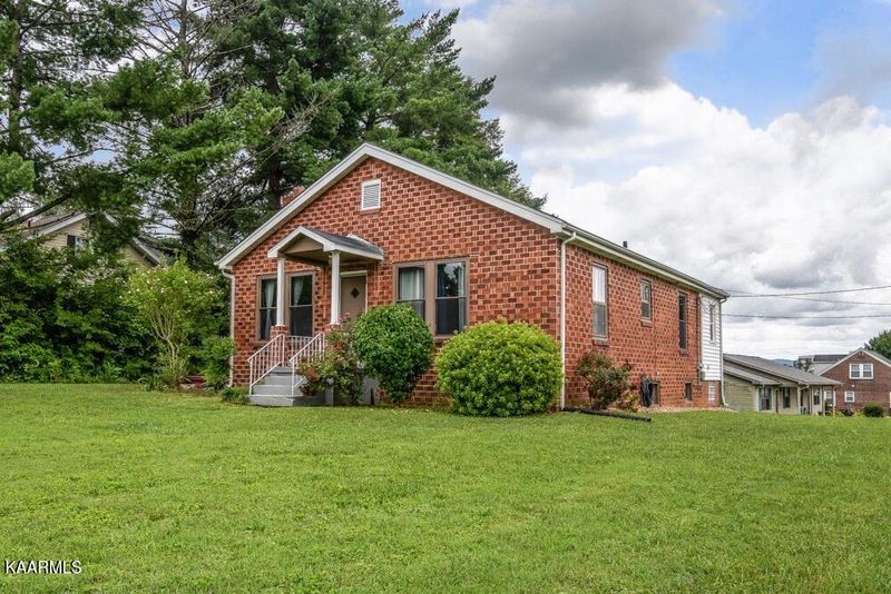 1103 Everett Ave, Maryville, TN 37804