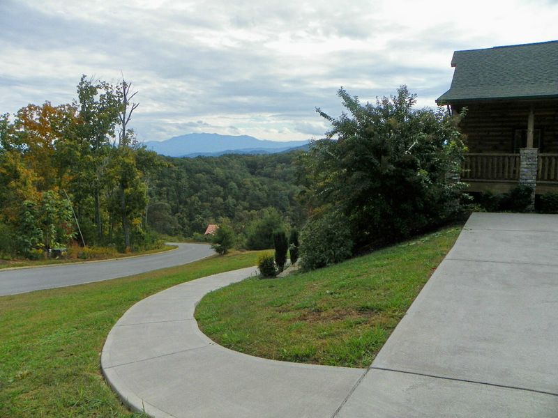 1103 N Trail Dr, Sevierville, TN 37862