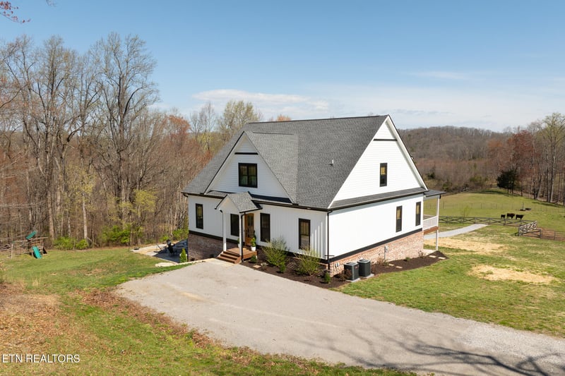 1103 W Copeland Dr, Powell, TN 37849