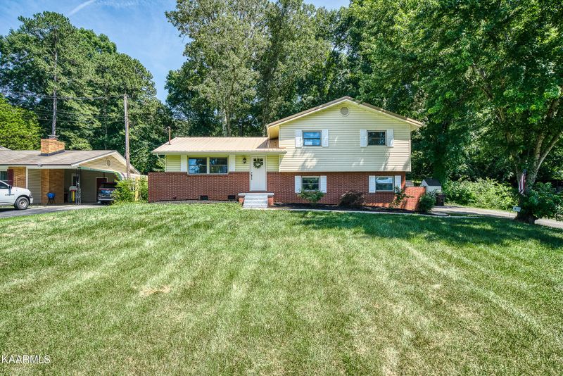 11032 Hughlan Dr, Farragut, TN 37934