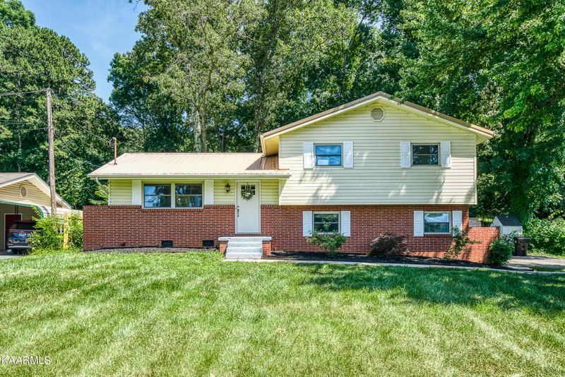 11032 Hughlan Dr, Farragut, TN 37934