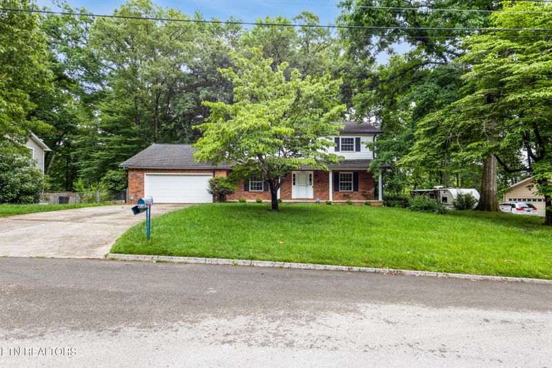1104 Burning Tree Ln, Knoxville, TN 37923