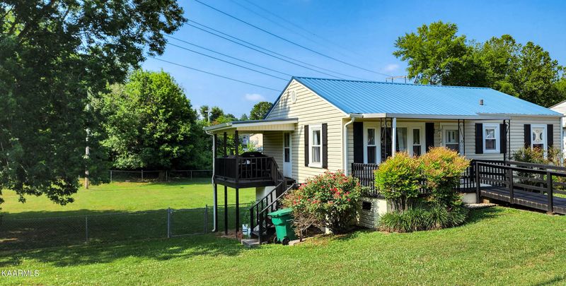 1104 Carmichael St, Morristown, TN 37814