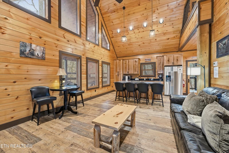1104 Laddie Buck Ln, Gatlinburg, TN 37738