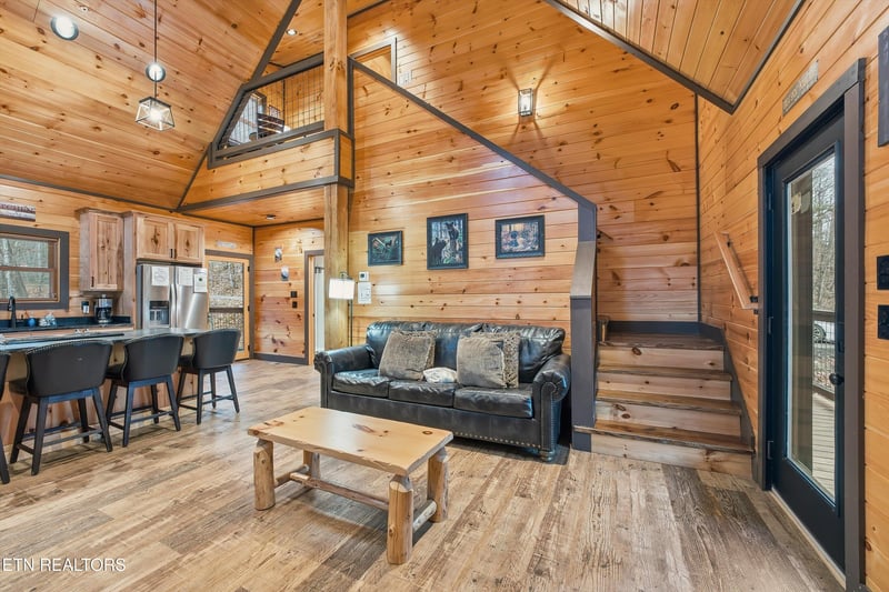 1104 Laddie Buck Ln, Gatlinburg, TN 37738