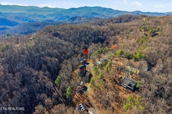1104 Laddie Buck Ln, Gatlinburg, TN 37738