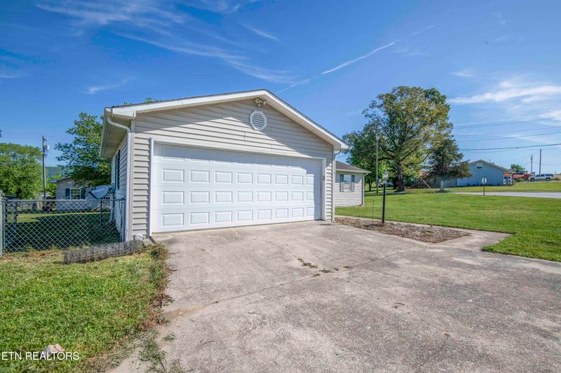 1104 Swan Pond Circle Rd, Harriman, TN 37748