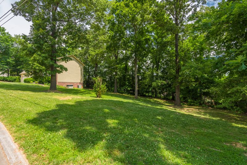 1104 Wildtree Ln, Knoxville, TN 37923