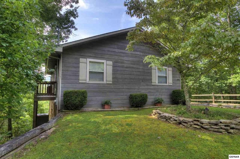 1105 Alpine Dr, Sevierville, TN 37876