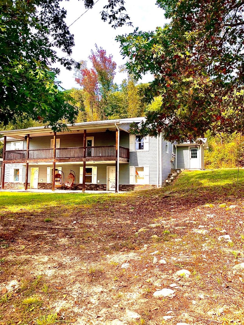 1105 Dutch Valley Rd, Clinton, TN 37716