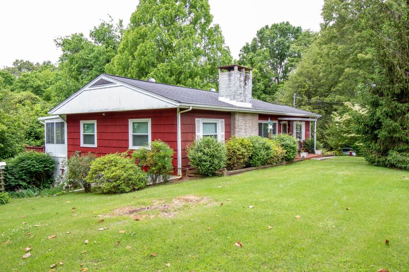 1105 Lakeshore Dr, Kingston, TN 37763