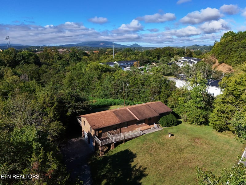 1105 Ridge Rd, Sevierville, TN 37862