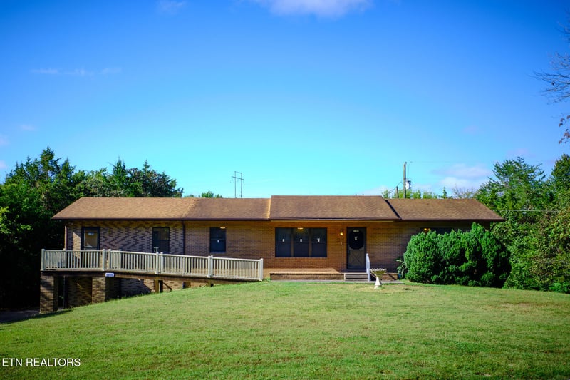 1105 Ridge Rd, Sevierville, TN 37862
