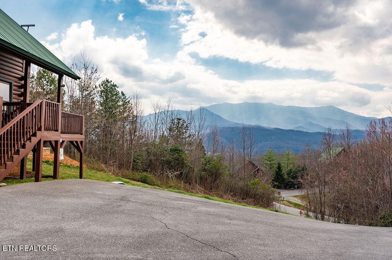 1106 Back Ridge Ct, Gatlinburg, TN 37738