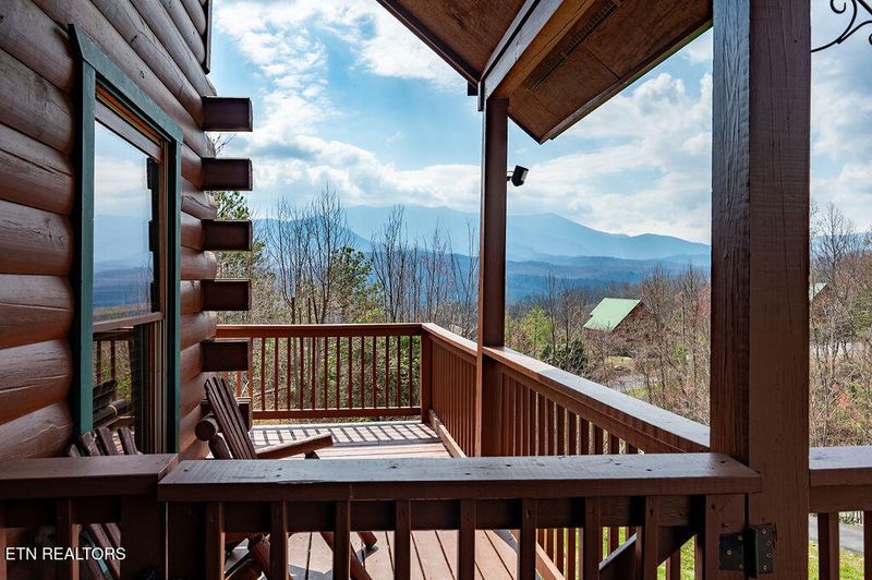 1106 Back Ridge Ct, Gatlinburg, TN 37738