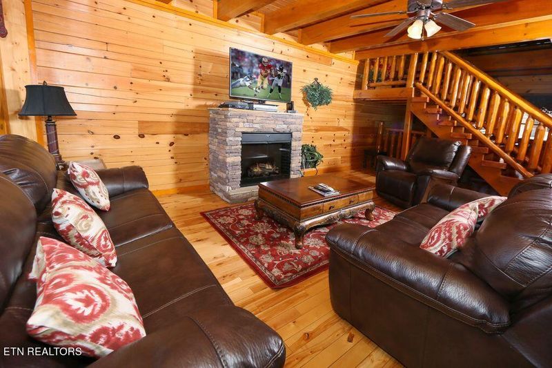 1106 Black Bear Cub Way, Sevierville, TN 37862