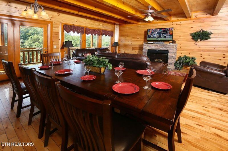 1106 Black Bear Cub Way, Sevierville, TN 37862