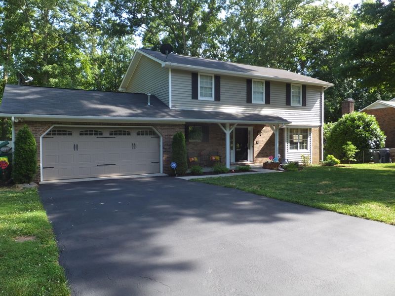1106 Burning Tree Ln, Knoxville, TN 37923