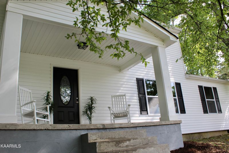 1106 E Tri County Blvd, Oliver Springs, TN 37840