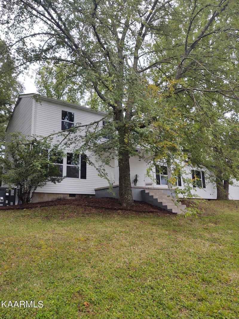 1106 E Tri County Blvd, Oliver Springs, TN 37840