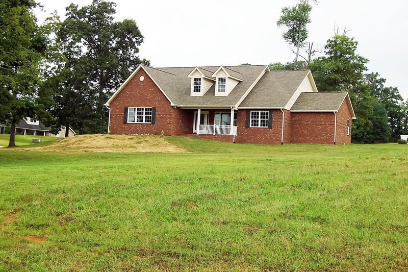 1106 Houston Springs Rd, Greenback, TN 37742